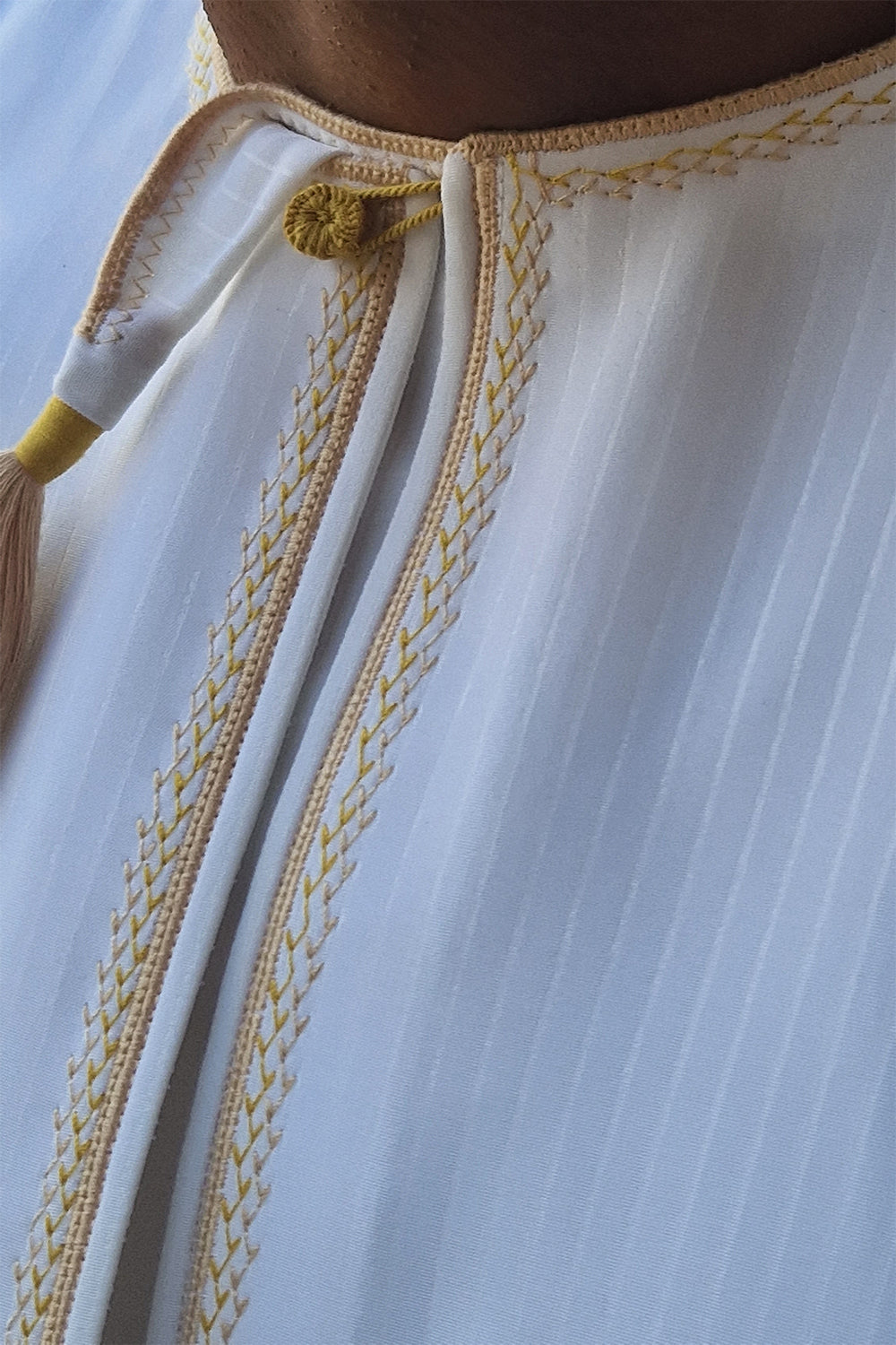 Qamis Omani New Detail White & Gold