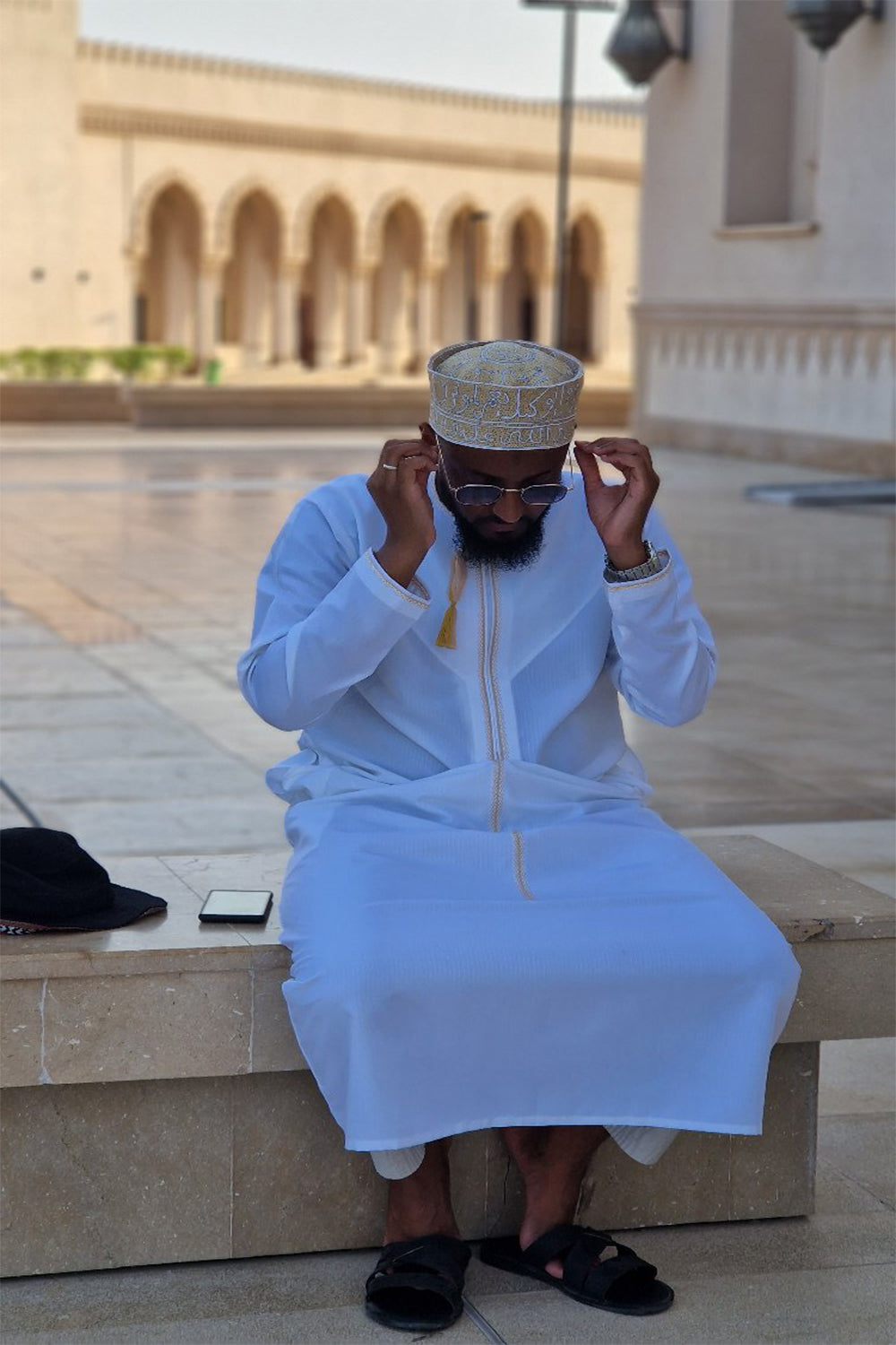 Qamis Omani New Detail White & Gold